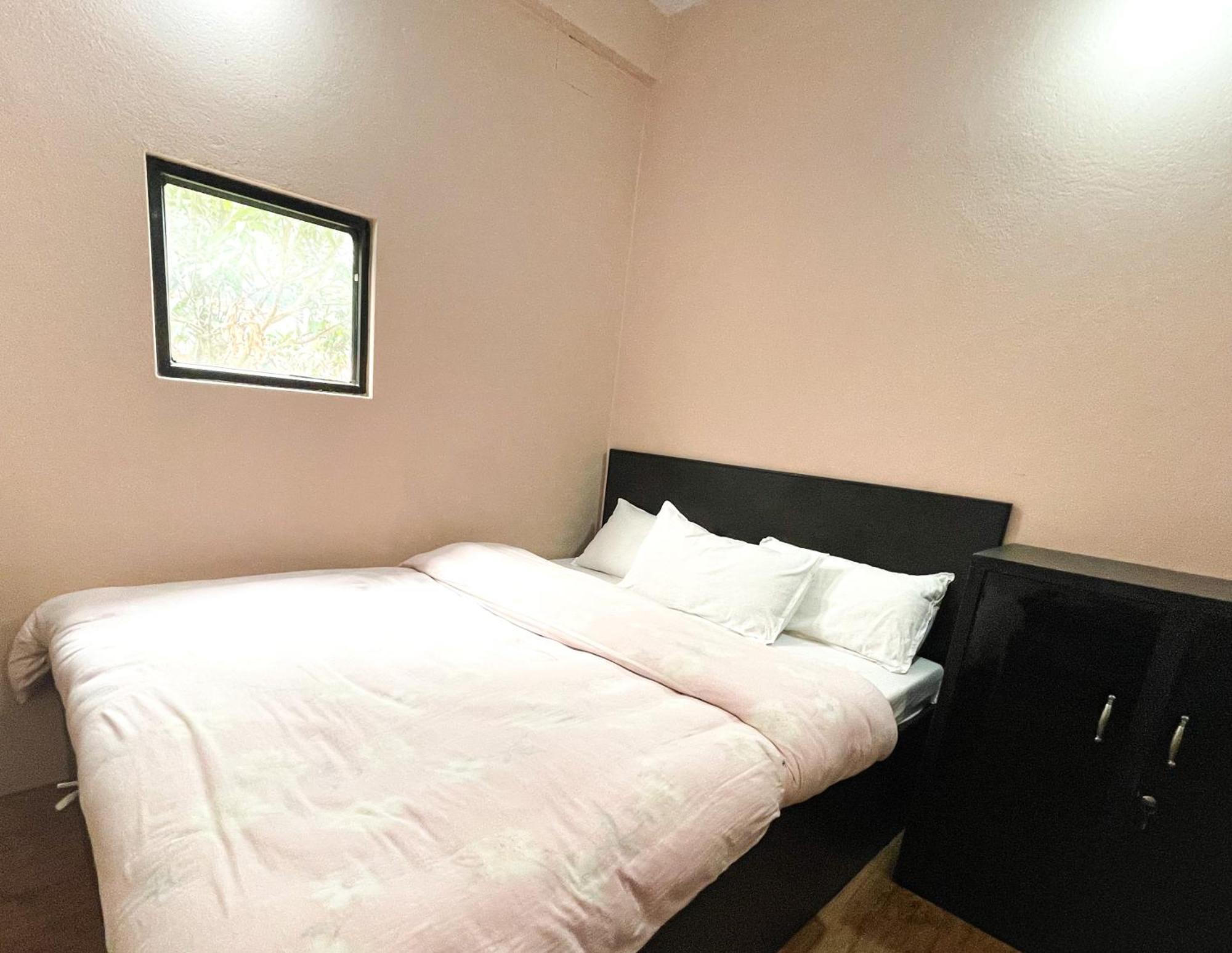 Yuriko Guest House Покхара Экстерьер фото